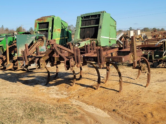 11 - SHANK CHISEL PLOW,