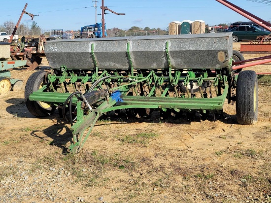 JOHN DEERE 147B DRILL