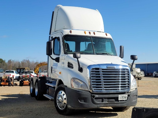 370 - 2013 FREIGHTLINER DAY CAB TRUCK,