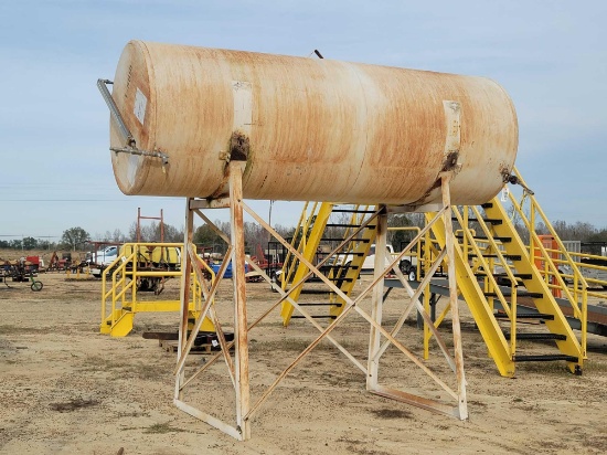 750 GALLON FUEL TANK & STAND