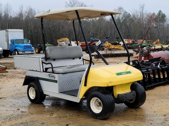 1067 - CLUB CAR TURF1 CARRYALL GAS GOLF CART