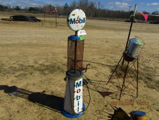 109 - MOBIL GAS PUMP