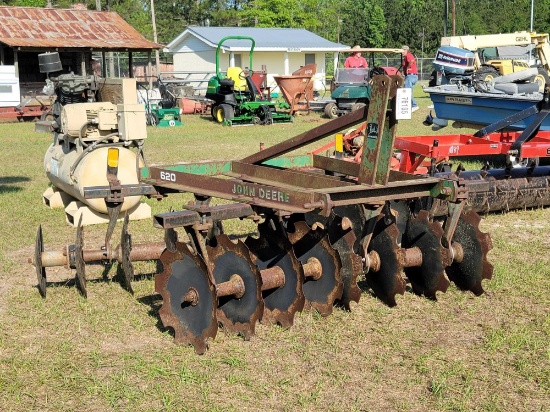 168 - JOHN DEERE 620 16 DISC HARROW