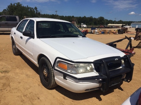 1142 - 2008 FORD CROWN VIC.,*