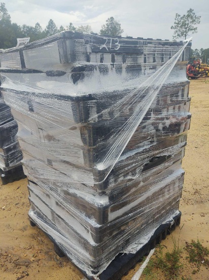 213 - 12 - PLASTIC PALLETS