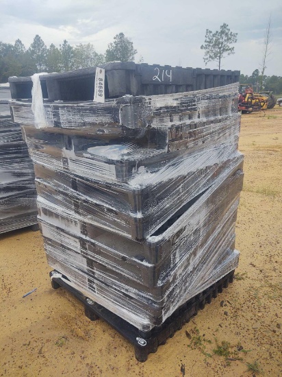 214 - 12 - PLASTIC PALLETS