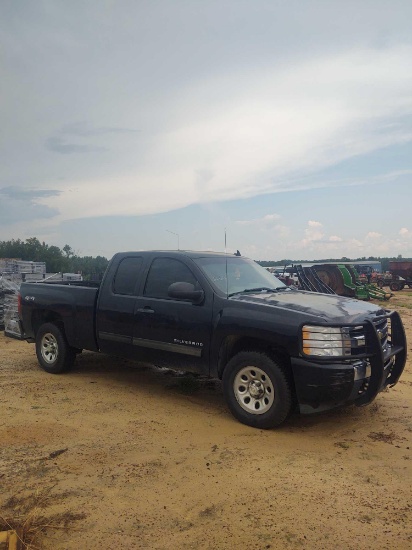 260 - 2011 CHEVY SILVERADO K150 4WD TRUCK, *