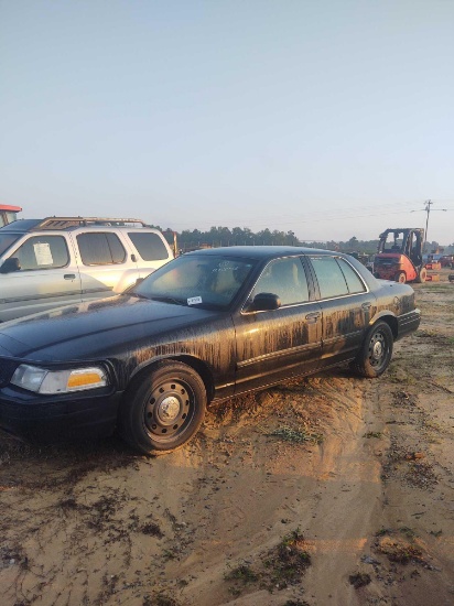 285 - 2011 FORD CROWN VIC *