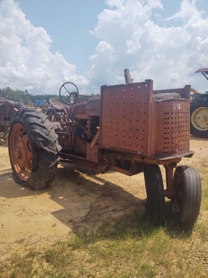 793 - INTERNATIONAL MODEL SM TRACTOR,