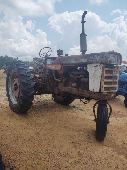 797 - FARMALL 3 - WHEEL TRACTOR,