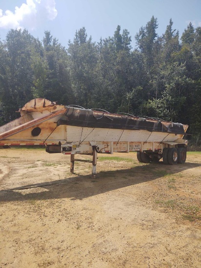 840 - 89 MODEL RED RIVER TRAILER *