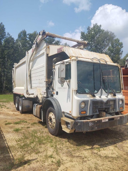 851 - 2015 MACK MODEL 600 MRU600 TRUCK, *