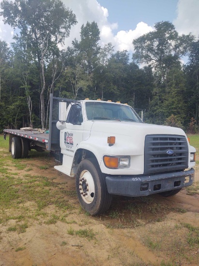 859 - 1999 FORD F700 TRUCK *