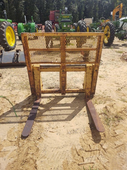 094 - ABSOLUTE - CASE PIN ON PALLET FORKS