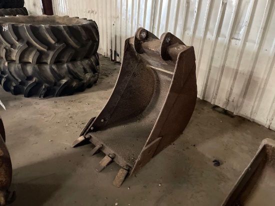 24" EXCAVATOR BUCKET