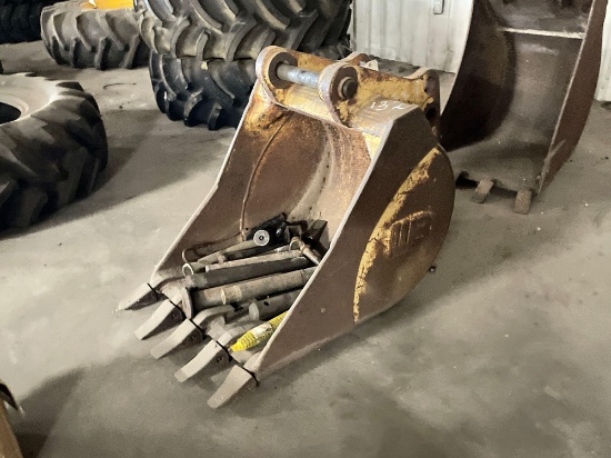 WEARBRAD 24" EXCAVATOR BUCKET AND MISC PINS