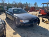 222 - ABSOLUTE 2011 FORD CROWN VICTORIA, *