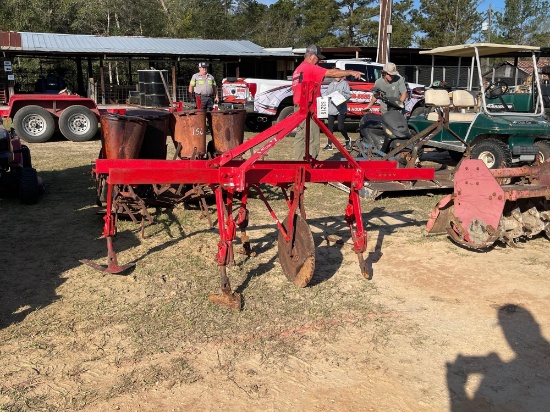 157 - 2 ROW CULTIVATOR