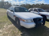 598 - 2004 FORD CROWN VIC POLICE CAR,