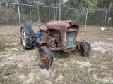 711 - FORD 600 SERIES TRACTOR