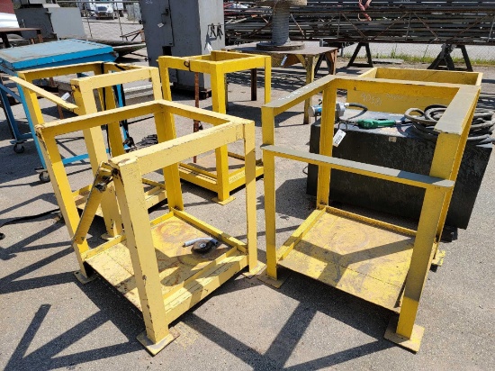 4 - ACETYLENE - ARGON CYLINDER RACKS