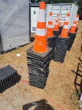 566 - ABSOLUTE - NEW 50 SAFETY CONES