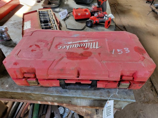 MILWAUKEE RED LITHIUM CORDLESS GREASE GUN