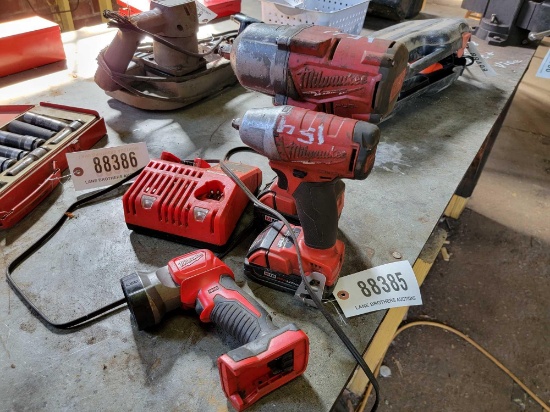 MILWAUKEE CORDLESS FLASHLIGHT,