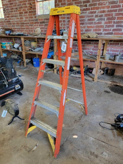 WERNER 6' FIBERGLASS LADDER