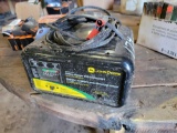 JOHN DEERE 6 & 12 VOLT BATTERY CHARGER