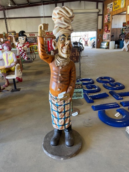 VINTAGE CARVED RESIN CHEF