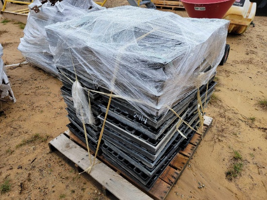 2414 - PALLET OF PLANT TRAYS