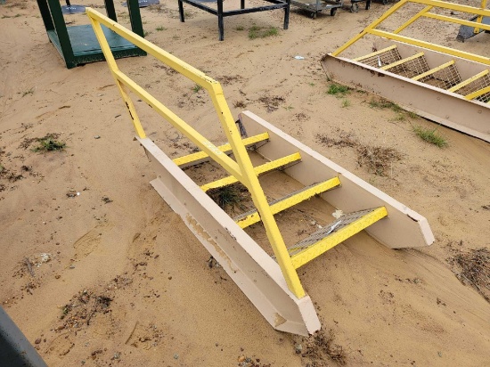 2430 - STEEL STEPS WITH RAIL