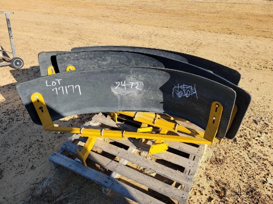 2472 - 4 - ROW GATOR FENDERS WITH BRACKETS