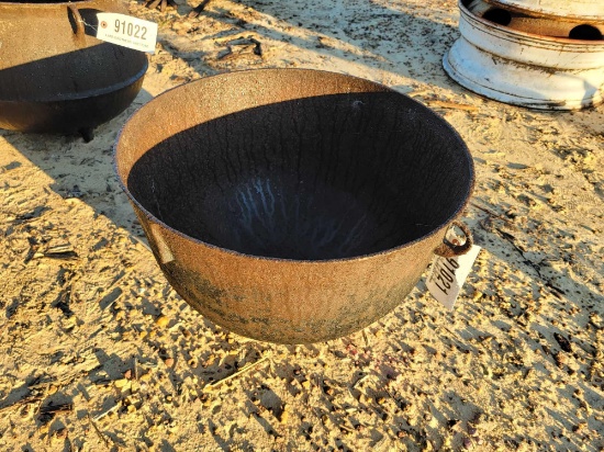 2512 - CAST IRON POT
