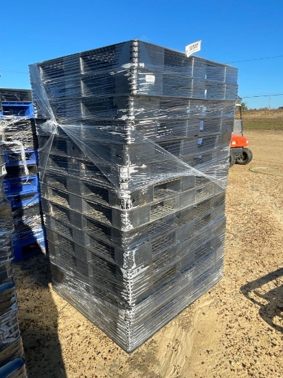 2686 - 15 - 40 X 48 PLASTIC PALLETS