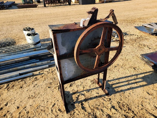2793 - NEW IDEA #1 CORN SHELLER