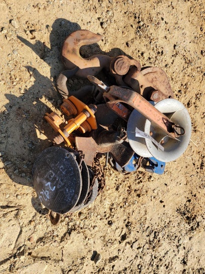 2924 - CHAIN HOIST & BEAM ROLLER