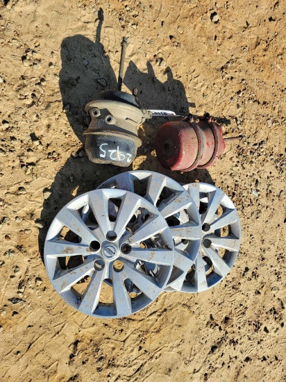2925 - 2 - BRAKES & 4 - HUB CAPS