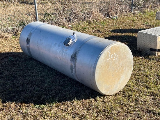 3031 - FUEL TANK FOR FREIGHT LINER