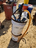 2879 - GREASE PUMP AND GREASE