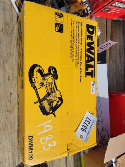 1983 - NEW DEWALT VARIABLE SPEED BAND SAW