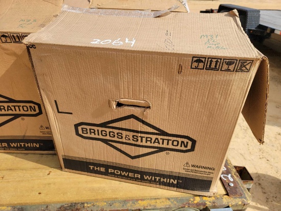 2064 - 500 CC BRIGGS & STRATTON GAS ENGINE