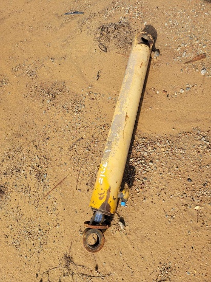2162 - BOOM CYLINDER FOR BACKHOE