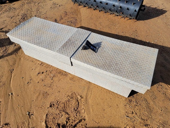 2172 - TRUCK TOOL BOX