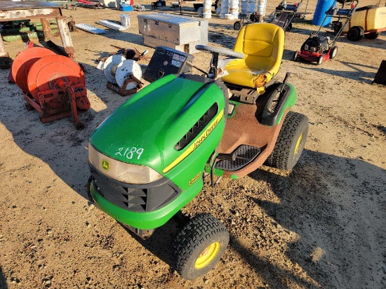 2189 - JOHN DEERE LA120 LAWN TRACTOR