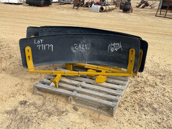 2420 - 4 - ROW GATOR FENDERS WITH BRACKETS