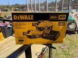 2086 - NEW - DEWALT 20 VOLT CHARGER