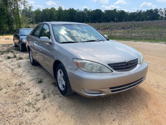 1025 - 2004 TOYOTA CAMRY LE