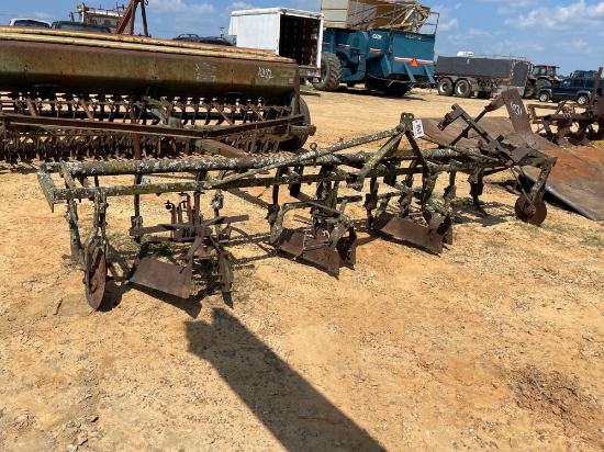 1031 - 4 ROW JOHN DEERE PLOW